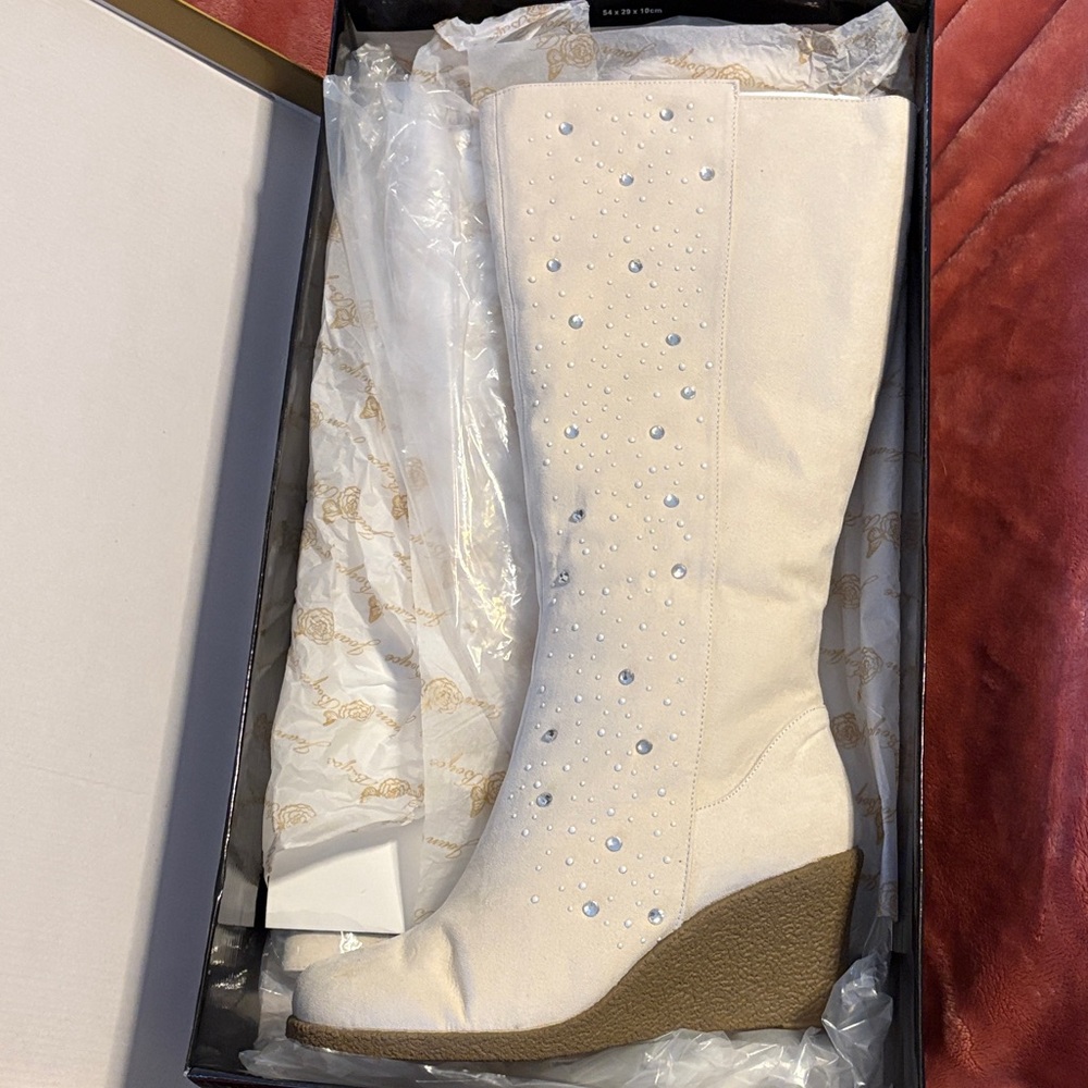 Joan Boyce Elegant Cream Heeled Boots
